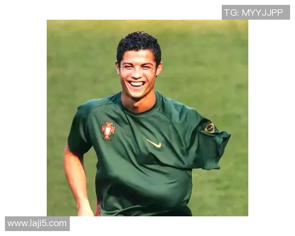 足球场上的7号传奇球员：从贝利到C罗的荣耀之路