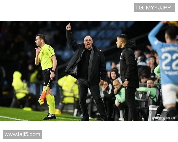 足球明星遭遇重创腿部骨折休战 赛季前景堪忧球迷盼奇迹复出